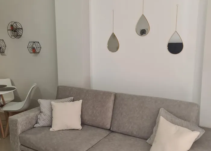 Cozy Gold #dterra Apartments# Free Private Parking!!