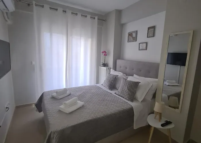 Cozy Gold #dterra Apartments# Free Private Parking!!