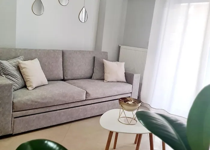 Cozy Gold #dterra Apartments# Free Private Parking!!
